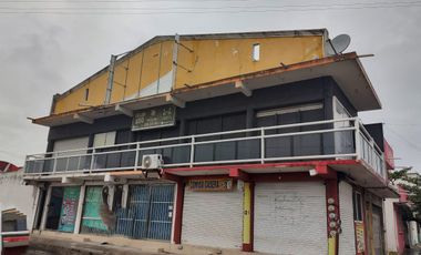 Propiedad con locales comerciales en venta en esquina Fracc. Los Torrentes, Veracruz