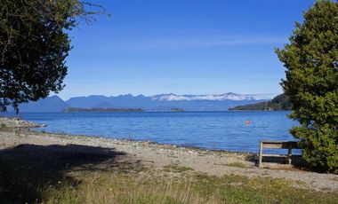 Parcela de 1,5 ha con casa, departamento y acceso a playa en Futrono, Lago Ranco