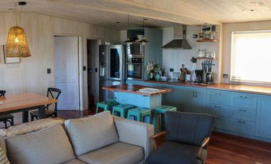 Parcela de 1,5 ha con casa, departamento y acceso a playa en Futrono, Lago Ranco