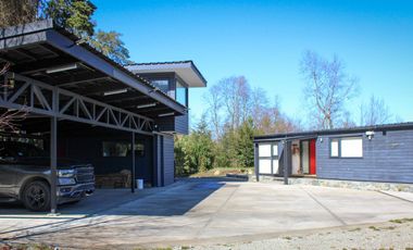 Parcela de 1,5 ha con casa, departamento y acceso a playa en Futrono, Lago Ranco