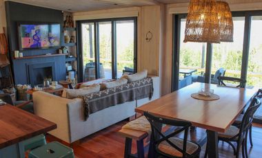 Parcela de 1,5 ha con casa, departamento y acceso a playa en Futrono, Lago Ranco