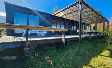 Parcela de 1,5 ha con casa, departamento y acceso a playa en Futrono, Lago Ranco