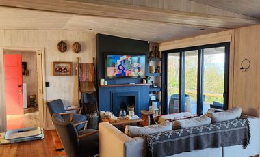 Parcela de 1,5 ha con casa, departamento y acceso a playa en Futrono, Lago Ranco