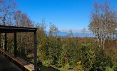 Parcela de 1,5 ha con casa, departamento y acceso a playa en Futrono, Lago Ranco