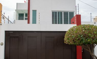 Hermosa casa con gran ubicación en villas providencia.