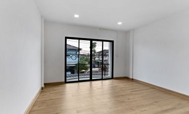 ทาวน์เฮ้าส์ 2 ชั้น บ้านรีโนเวทใหม่ เปี่ยมสุขบางใหญ่แลนด์ (ซอยวัดพระนอน) พร้อมอยู่ ใกล้เซ็นทรัลเวสต์เกต