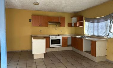¡CASA CERCA DE AV. TONALTECAS!