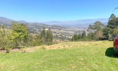 Hermosa quinta en venta con 4.000m2 de terreno Vía Guangarcucho - Jadán.