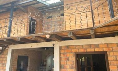 Hermosa quinta en venta con 4.000m2 de terreno Vía Guangarcucho - Jadán.