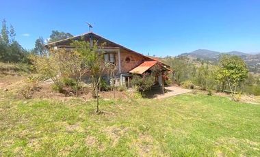 Hermosa quinta en venta con 4.000m2 de terreno Vía Guangarcucho - Jadán.