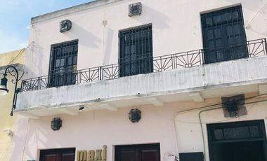 EN VENTA EN EL CENTRO DE MERIDA EDIFICIO COLONIAL, JUSTO AL FRENTE DE LA IGLESIA SAN JUAN