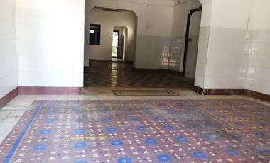 EN VENTA EN EL CENTRO DE MERIDA EDIFICIO COLONIAL, JUSTO AL FRENTE DE LA IGLESIA SAN JUAN