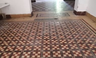 EN VENTA EN EL CENTRO DE MERIDA EDIFICIO COLONIAL, JUSTO AL FRENTE DE LA IGLESIA SAN JUAN
