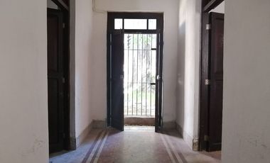 EN VENTA EN EL CENTRO DE MERIDA EDIFICIO COLONIAL, JUSTO AL FRENTE DE LA IGLESIA SAN JUAN