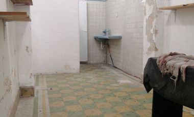 EN VENTA EN EL CENTRO DE MERIDA EDIFICIO COLONIAL, JUSTO AL FRENTE DE LA IGLESIA SAN JUAN