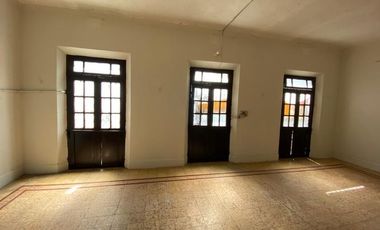 EN VENTA EN EL CENTRO DE MERIDA EDIFICIO COLONIAL, JUSTO AL FRENTE DE LA IGLESIA SAN JUAN