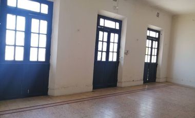 EN VENTA EN EL CENTRO DE MERIDA EDIFICIO COLONIAL, JUSTO AL FRENTE DE LA IGLESIA SAN JUAN