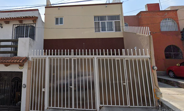 Casa de REMATE real en San José de los Olvera, cerca de Candiles. También manejamos OPORTUNIDADES con ENTREGA INMEDIATA!!!