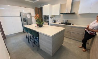 Isla Mocoli, Vendo Casa Moderna con Piscina