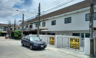 ขายหมู่บ้านร่มไทรวิลล่า(บางโปรง5)รีโนเวทใหม่ทั้งหลัง ต่อเติมเต็มพื้นที่ มี3หลัง Ref. A01230801