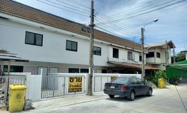 ขายหมู่บ้านร่มไทรวิลล่า(บางโปรง5)รีโนเวทใหม่ทั้งหลัง ต่อเติมเต็มพื้นที่ มี3หลัง Ref. A01230801