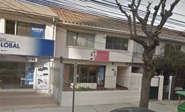 CODIGO 10555 MATEO SANCHEZ PROPIEDADES COMERCIALES OFRECE EN ARRIENDO casa para uso comercial muy bien ubicada a pocos pasos de Avenida Libertad en Viña del Mar.