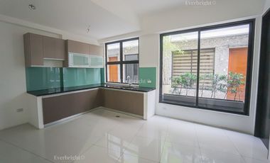 Benitez Courtyard Townhomes | Six Bedroom 6BR Townhouse For Sale - #2990