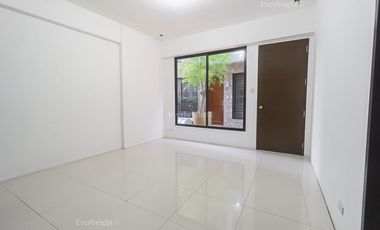 Benitez Courtyard Townhomes | Six Bedroom 6BR Townhouse For Sale - #2990