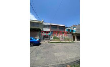 Casa En Venta Como Terreno En La Urb La Perla