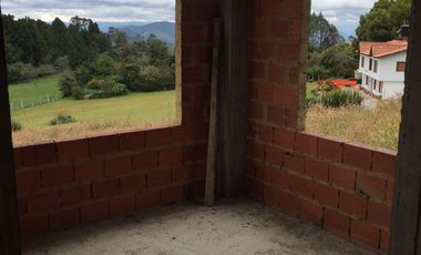 SE VENDE FINCA CON CASAS EN LA CALERA