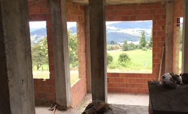 SE VENDE FINCA CON CASAS EN LA CALERA