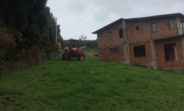 SE VENDE FINCA CON CASAS EN LA CALERA
