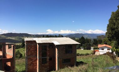SE VENDE FINCA CON CASAS EN LA CALERA