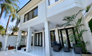 Casa en venta con vista al lago, Laguna Dorada, Km 1.5 Vía a Samborondón.