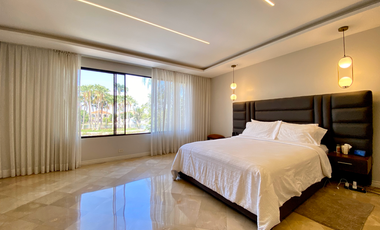 Casa en venta con vista al lago, Laguna Dorada, Km 1.5 Vía a Samborondón.