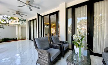 Casa en venta con vista al lago, Laguna Dorada, Km 1.5 Vía a Samborondón.