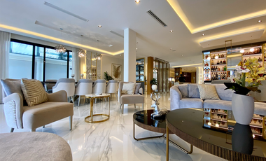 Casa en venta con vista al lago, Laguna Dorada, Km 1.5 Vía a Samborondón.