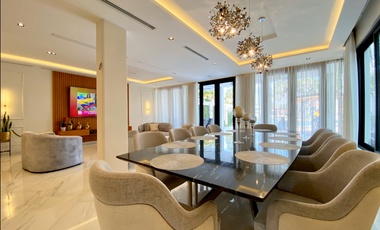 Casa en venta con vista al lago, Laguna Dorada, Km 1.5 Vía a Samborondón.