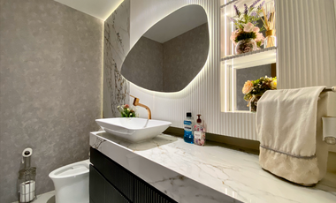 Casa en venta con vista al lago, Laguna Dorada, Km 1.5 Vía a Samborondón.