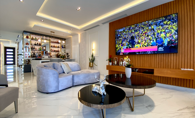 Casa en venta con vista al lago, Laguna Dorada, Km 1.5 Vía a Samborondón.