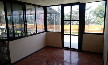 EDIFICIO COMERCIAL EN RENTA, CALLE ISIDRO FABELA EN TOLUCA