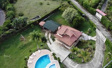 VENDO CASA CAMPESTRE LAGO CALIMA