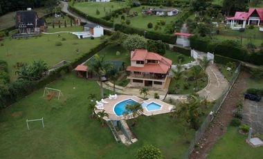 VENDO CASA CAMPESTRE LAGO CALIMA