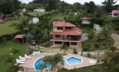 VENDO CASA CAMPESTRE LAGO CALIMA