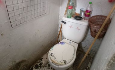 SE VENDE TERRENO CON LOCAL EN LOMAS DE CASABLANCA