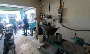 SE VENDE TERRENO CON LOCAL EN LOMAS DE CASABLANCA