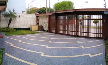 SURCO VENTA CASA * AT: 304.00 M2 *AC: 378.00 M2 - 2 PISOS + AIRES  7 DORM 8 BAÑOS 2 COCHERAS