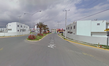 SF-  CASA EN VENTA EN LAS PLAZAS
