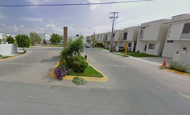 SF-  CASA EN VENTA EN LAS PLAZAS