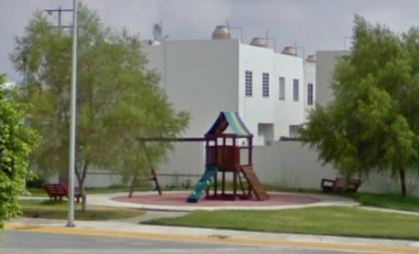 SF-  CASA EN VENTA EN LAS PLAZAS